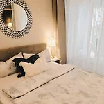 Zentrale Design-ferienwohnung Mit Balkon Und Stellplatz In - Apolonialiving Karlsruhe