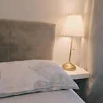 Zentrale Design-ferienwohnung Mit Balkon Und Stellplatz In - Apolonialiving Karlsruhe
