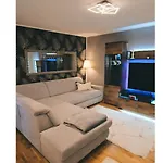 Zentrale Design-ferienwohnung Mit Balkon Und Stellplatz In - Apolonialiving * Karlsruhe