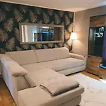 Apartment Zentrale Design-ferienwohnung Mit Balkon Und Stellplatz In - Apolonialiving Karlsruhe