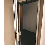 Zentrale Design-ferienwohnung Mit Balkon Und Stellplatz In - Apolonialiving Apartment *