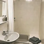 Central Studio With Balcony & Garage - Apolonialiving *