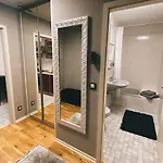 Apartment Zentrale Design-ferienwohnung Mit Balkon Und Stellplatz In - Apolonialiving Karlsruhe