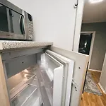 Zentrale Design-ferienwohnung Mit Balkon Und Stellplatz In - Apolonialiving * Karlsruhe
