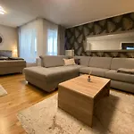 Zentrale Design-ferienwohnung Mit Balkon Und Stellplatz In - Apolonialiving * Karlsruhe