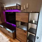 Zentrale Design-ferienwohnung Mit Balkon Und Stellplatz In - Apolonialiving Apartment