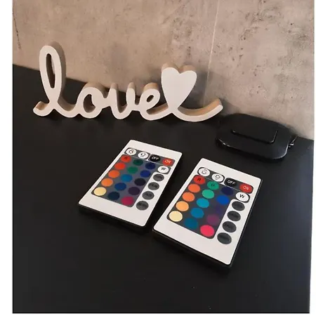 Zentrale Design-ferienwohnung Mit Balkon Und Stellplatz In - Apolonialiving Karlsruhe