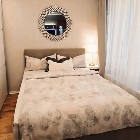 Designer Mit Balkon In Karlsruhes Zentrum - Apolonialiving *