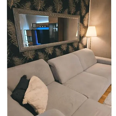 Zentrale Design-ferienwohnung Mit Balkon Und Stellplatz In - Apolonialiving Apartment