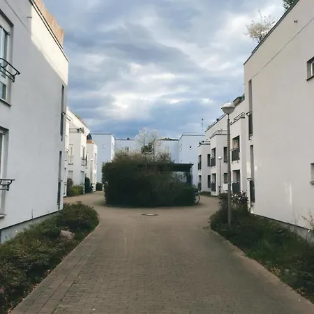 Apartment Zentrale Design-ferienwohnung Mit Balkon Und Stellplatz In - Apolonialiving