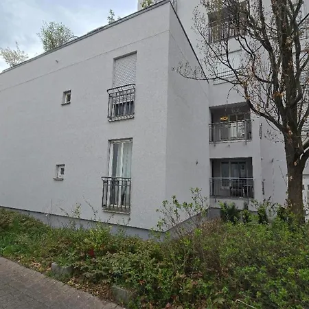 Zentrale Design-ferienwohnung Mit Balkon Und Stellplatz In - Apolonialiving Apartment *