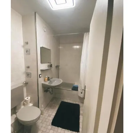 Apartment Zentrale Design-ferienwohnung Mit Balkon Und Stellplatz In - Apolonialiving *