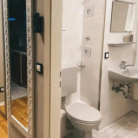 Designer Mit Balkon In Karlsruhes Zentrum - Apolonialiving *