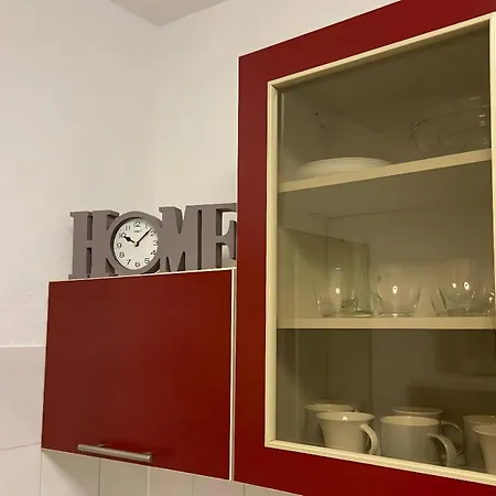 Zentrale Design-ferienwohnung Mit Balkon Und Stellplatz In - Apolonialiving Apartment