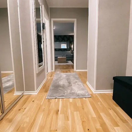 Zentrale Design-ferienwohnung Mit Balkon Und Stellplatz In - Apolonialiving Apartment *