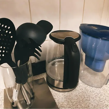 Zentrale Design-ferienwohnung Mit Balkon Und Stellplatz In - Apolonialiving * Karlsruhe