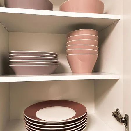 Zentrale Design-ferienwohnung Mit Balkon Und Stellplatz In - Apolonialiving Apartment *