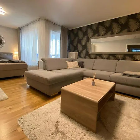 Zentrale Design-ferienwohnung Mit Balkon Und Stellplatz In - Apolonialiving * Карлсруэ
