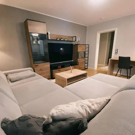 Zentrale Design-ferienwohnung Mit Balkon Und Stellplatz In - Apolonialiving Apartment *