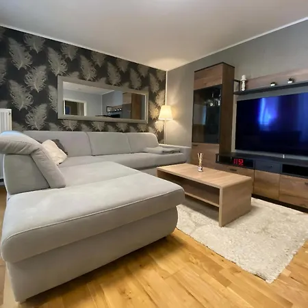 Zentrale Design-ferienwohnung Mit Balkon Und Stellplatz In - Apolonialiving Apartment Karlsruhe