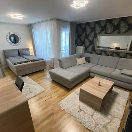 Zentrale Design-ferienwohnung Mit Balkon Und Stellplatz In - Apolonialiving Apartment Karlsruhe