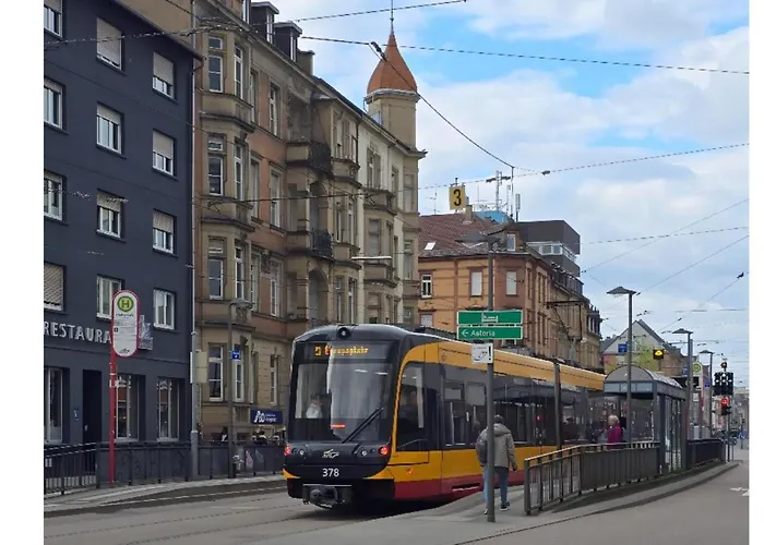Zentrale Design-ferienwohnung Mit Balkon Und Stellplatz In - Apolonialiving