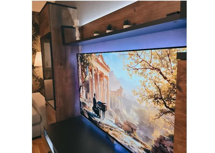 Zentrale Design-ferienwohnung Mit Balkon Und Stellplatz In - Apolonialiving *