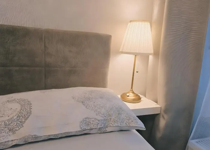 Zentrale Design-ferienwohnung Mit Balkon Und Stellplatz In - Apolonialiving كارلسروه