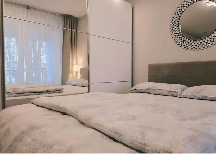 Zentrale Design-ferienwohnung Mit Balkon Und Stellplatz In - Apolonialiving