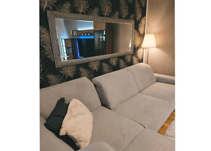 Zentrale Design-ferienwohnung Mit Balkon Und Stellplatz In - Apolonialiving شقة