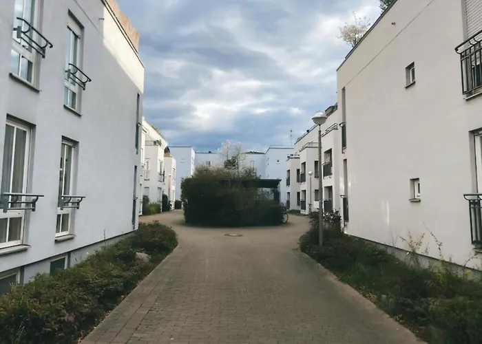 شقة Zentrale Design-ferienwohnung Mit Balkon Und Stellplatz In - Apolonialiving