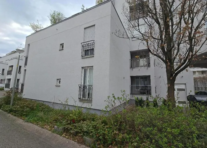 Zentrale Design-ferienwohnung Mit Balkon Und Stellplatz In - Apolonialiving شقة *