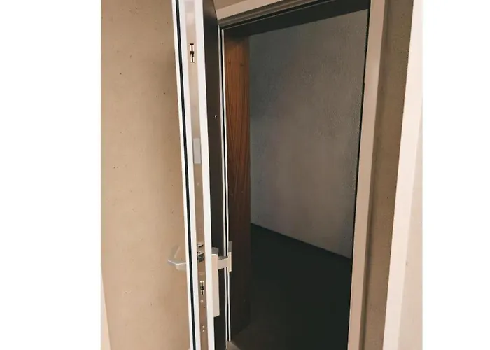 Zentrale Design-ferienwohnung Mit Balkon Und Stellplatz In - Apolonialiving شقة *