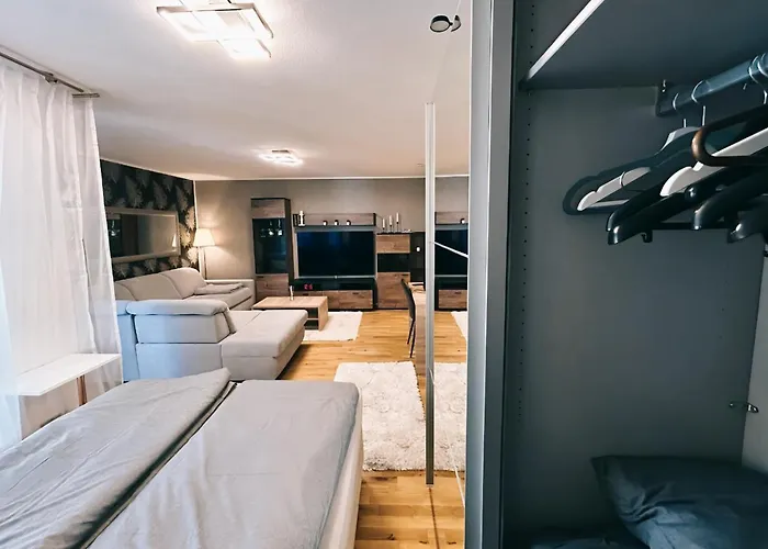 Zentrale Design-ferienwohnung Mit Balkon Und Stellplatz In - Apolonialiving شقة *