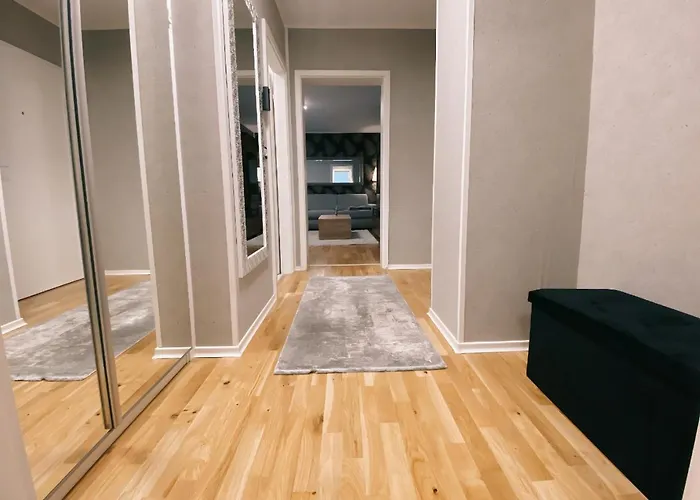 Zentrale Design-ferienwohnung Mit Balkon Und Stellplatz In - Apolonialiving شقة *