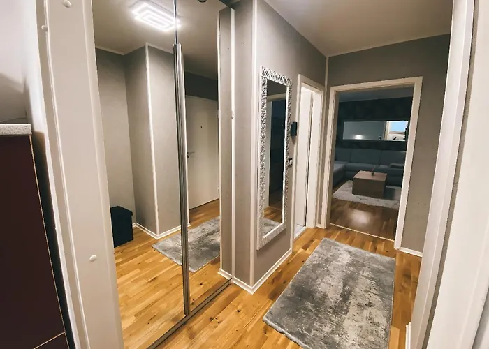 Zentrale Design-ferienwohnung Mit Balkon Und Stellplatz In - Apolonialiving