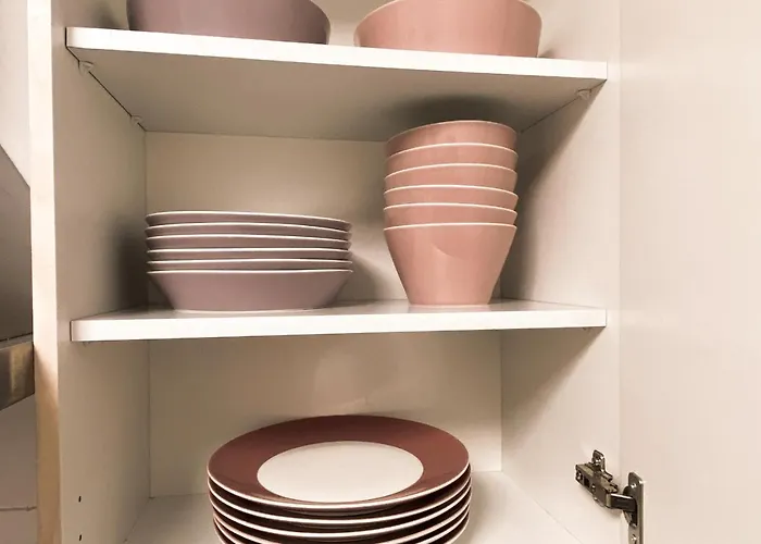 Zentrale Design-ferienwohnung Mit Balkon Und Stellplatz In - Apolonialiving شقة *