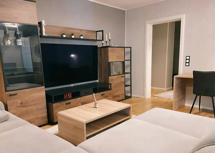 شقة Zentrale Design-ferienwohnung Mit Balkon Und Stellplatz In - Apolonialiving *