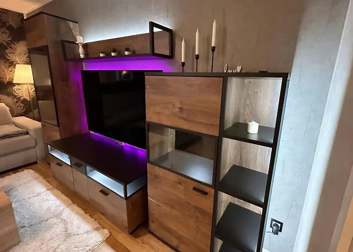 Zentrale Design-ferienwohnung Mit Balkon Und Stellplatz In - Apolonialiving شقة