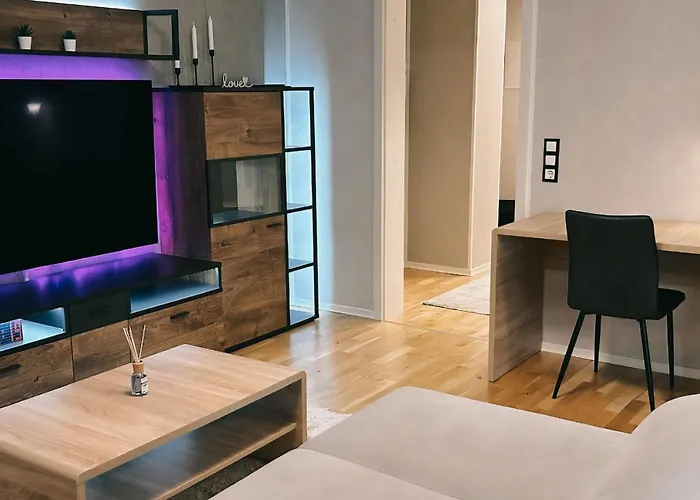 شقة Zentrale Design-ferienwohnung Mit Balkon Und Stellplatz In - Apolonialiving