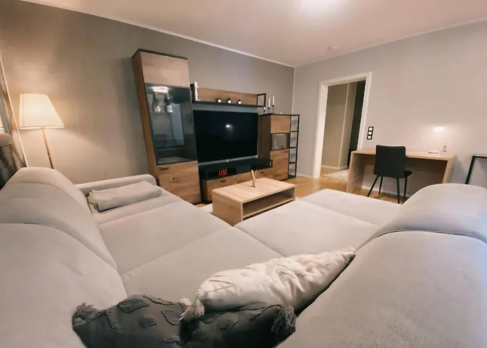 Zentrale Design-ferienwohnung Mit Balkon Und Stellplatz In - Apolonialiving شقة *