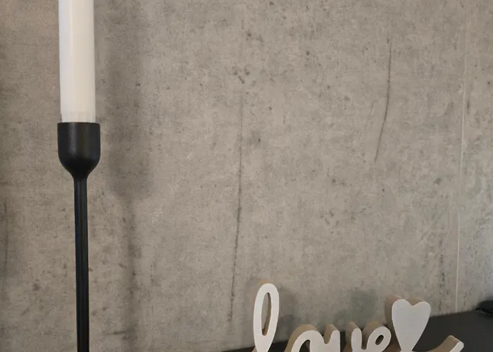 Zentrale Design-ferienwohnung Mit Balkon Und Stellplatz In - Apolonialiving شقة